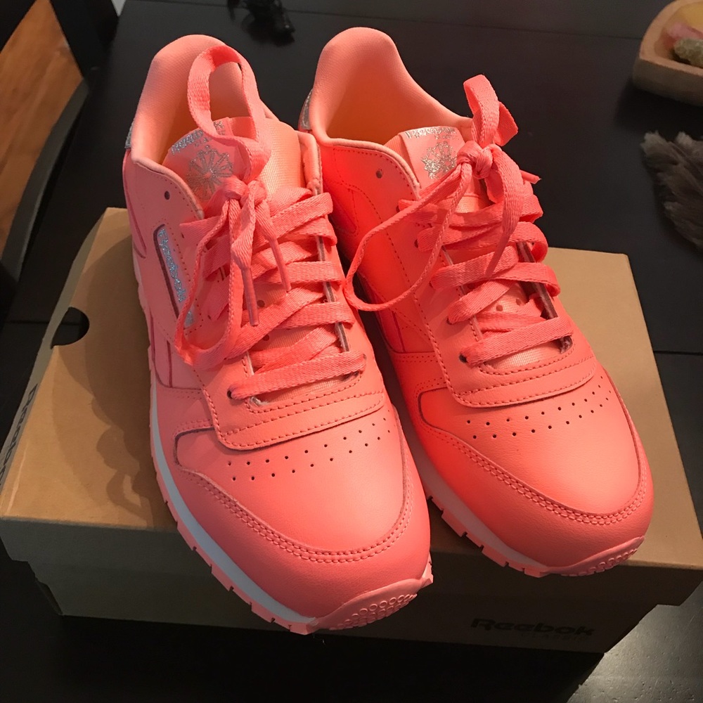 Reebox Neon peach juniors shoes 5.5